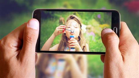 If you're looking for a good camera app for your smartphone to take better pictures and get more features, here are the best options! 10 Things You Do Wrong While Using Android Camera