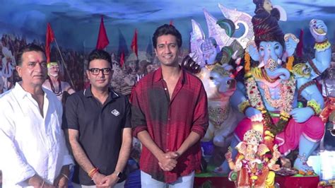 Vicky kaushal (pronounced ˈʋɪkːi ˈkɔːʃəl; Vicky Kaushal seek blessings from Lord Ganesh with father ...