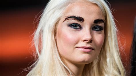 Am donnerstag wollte prosieben eigentlich nur den verbliebenen acht kandidatinnen mit einem. GNTM-Finalistin Katharina: Für Heidi brach sie die Schule ...