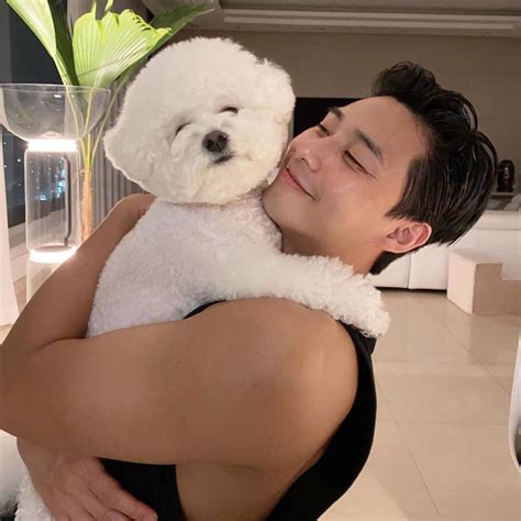 Actor, model, singer and mc. Itaewon Class star Park Seo Joon's pictures with his dog ...