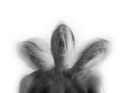 Mientras que los pacientes pueden encontrar alivio al comunicarse con sus seres queridos, tras. ¿Sabes qué es realmente un brote psicótico? - LMEM