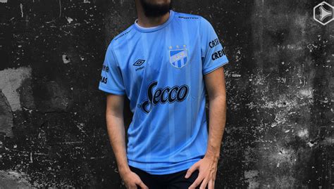 Pour ajouter des commentaires, vous devez vous enregistrer ou connecter. Review | Tercera camiseta Umbro Atlético Tucumán 2018 ...