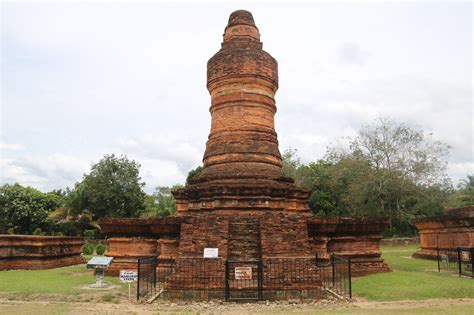 Its surviving temples and other archaeological remains are thought to date to the eleventh and twelfth century ad. 3D2N Pekanbaru, Indonesia (Candi Muara Takus) - AMI Travel ...