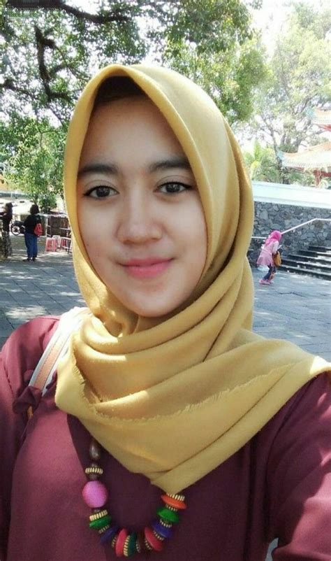 Koleksi terbaru kumpulan foto gadis cewek paling cantik di indonesia dari sabang sampai marauke maka tentu saja kalian bisa menemukanya hanya disini. Pin di cewek cantik berhijab