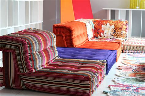 Ruang keluarga dan ruang makan ukuran besar pun cocok untuk didesain dengan konsep lesehan. Ruang Santai Keluarga : ruang santai keluarga dengan tingkat kenyamanan interior ... / Booking ...