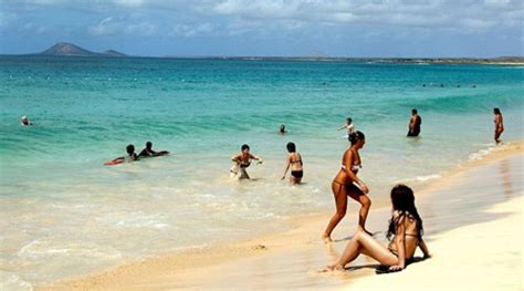 It comprises a group of islands of the atlantic ocean, west of senegal. Cabo Verde: Turismo cresce em 2017 | Conexão Lusófona