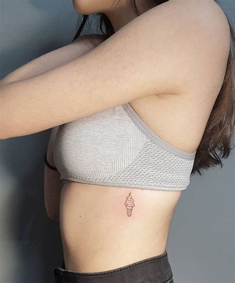 The tattoos, which are free of charge, are drawn with a needle containing kohl and coal ash. ZIEN: 15 van de allermooiste tattoos voor in je zij ...