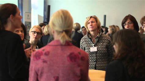 Das telefonbuch kann mit 20 adressen antworten! Frauen netzwerken beim 1. Immobilien-Frauen Kongress von ...