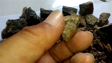 Tanahnya mengandung mineral sulfida yang tinggi. Ciri Ciri Batu Yg Mengandung Emas : Batu Yang Mengandung ...