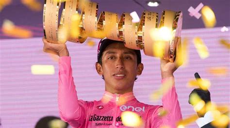 Todas estas banderas colombianas en esta plaza me producen una gran. Egan Bernal da positivo por covid-19 después de ganar el ...