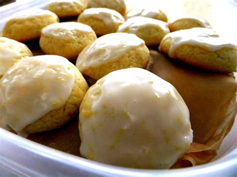 Anise, egg white, grated lemon peel, sugar. Best Anise Cookie Recipe / The Best Italian Anise ...