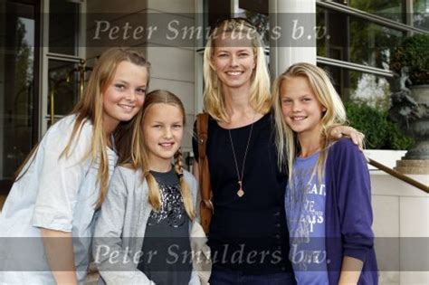 In café kiebert in amsterdam zuid praten de heren over. Fotoarchief Peter Smulders BV