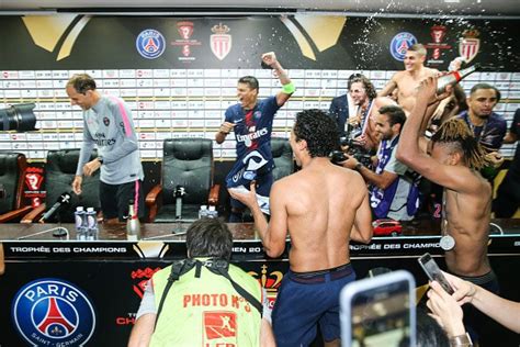 Siêu cúp bóng đá pháp (tiếng pháp: Hủy diệt Monaco trong trận Siêu cúp Pháp, Neymar cùng đồng ...