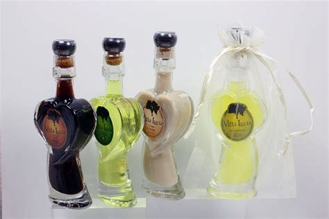 Maybe you would like to learn more about one of these? Grandetalles.com: Botella Corazon Licor Surtidos