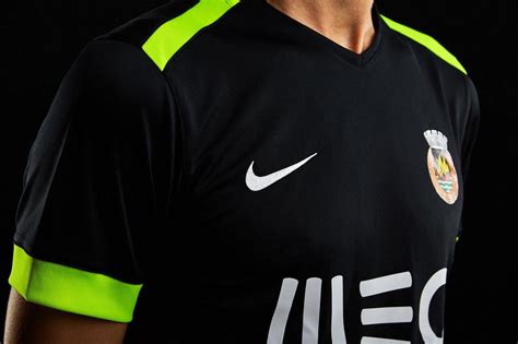 The club is named after the ave river, which flows through the town and into the atlantic ocean. Nike Rio Ave 18-19 Away & Third Kits Revealed - Footy ...