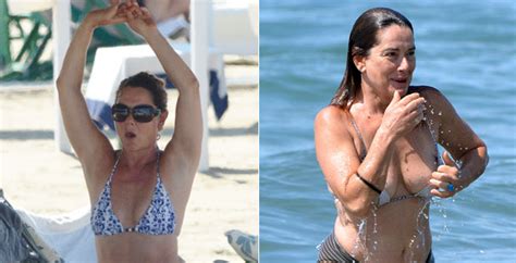 Roberto fico (napoli, 10 ottobre 1974) è un politico e attivista italiano. Monica Guerritore, yoga e sensualità in spiaggia (con ...