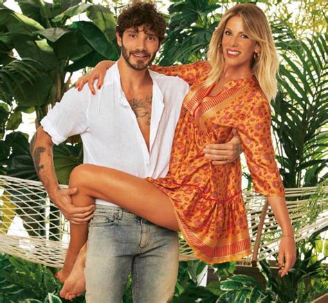 Scopriamo perchè il ballerino è piaciuto alla bionda conduttrice! Alessia Marcuzzi, messaggi in codice a Stefano De Martino ...