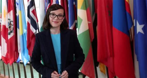 Ni une ni deux, la petite famille fait ses valises direction los angeles où millie ne tarde pas à engager un agent. Stranger Things star Millie Bobby Brown becomes UNICEF's youngest-ever envoy | Indo Canadian News