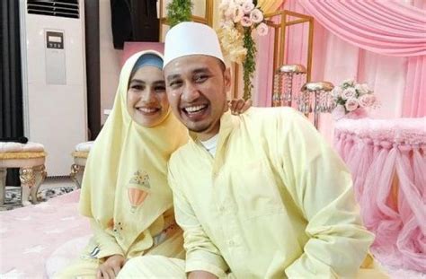 Ruqayyah dan utsman juga turut serta dalam hijrah yang kedua dari mekah menuju madinah. Kartika Putri Pakai Baju Seksi di Rumah, Habib Usman ...