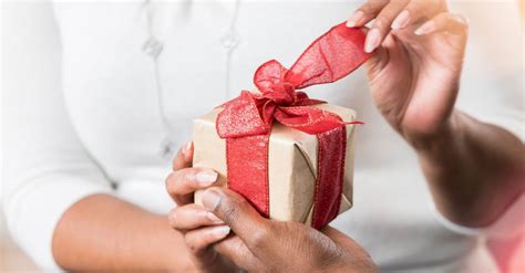 Romantic gifts for her on christmas. 60 Romantic Gifts for Your Wife | Diy christmas gifts ...