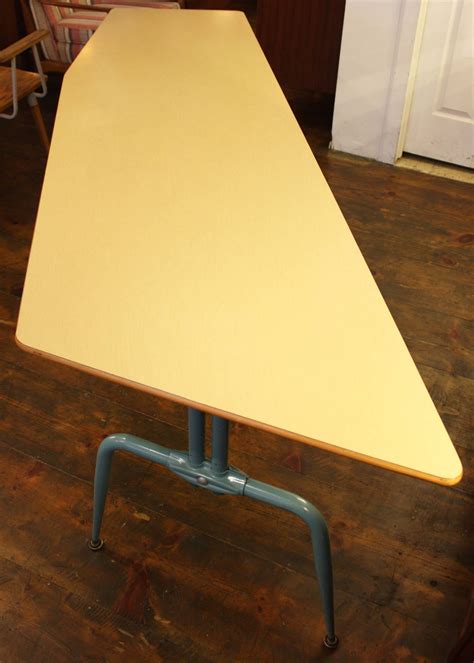 Plywood underlayment is a thin plywood material that is most commonly used under resilient flooring materials, such as vinyl and linoleum sheets and tiles. Can I Use Plywood As Table Surface - Easy DIY table top design. Using tape on a plywood surface ...