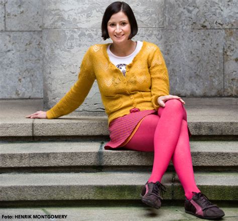 Born in 1975, she has over twenty years of experience as a leader at the national level in political parties, leadership, feminism, civil society and foreign policy she entered politics formally in 1999 when was elected president of liberal youth of sweden. Jag tycker lite synd om Birgitta Ohlsson - Peter Lindén