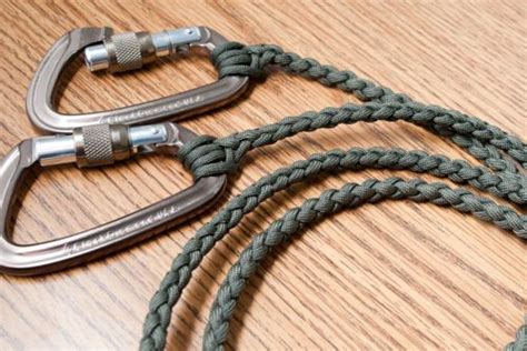 Nylon is highly elastic and is resistant to rot. DIY Paracord Dog Leash // | Paracord | Pinterest | Paracord dog leash, Paracord and Dog leash
