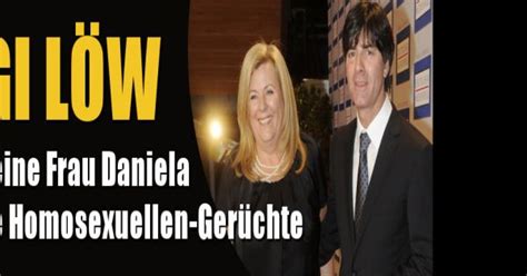 Er ist weltmeister geworden und hat die deutsche nationalmannschaft auf ein neues joachim löw und seine frau daniela sollen sich getrennt haben. Joachim Löw und Ehefrau Daniela: Jogi schwul? Das sagt ...