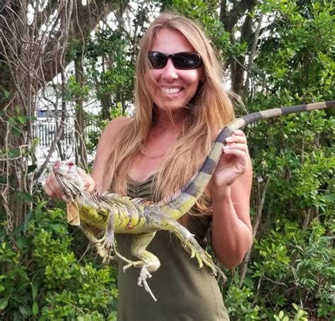 Woman hunts iguanas then serves them in a burrito | Metro News