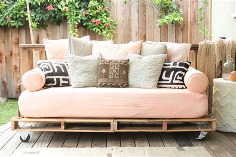 Chesterfield 93.31'' wide outdoor patio daybed with cushions. Daybed Full Size Frame: Variants of Design and Finishing ...