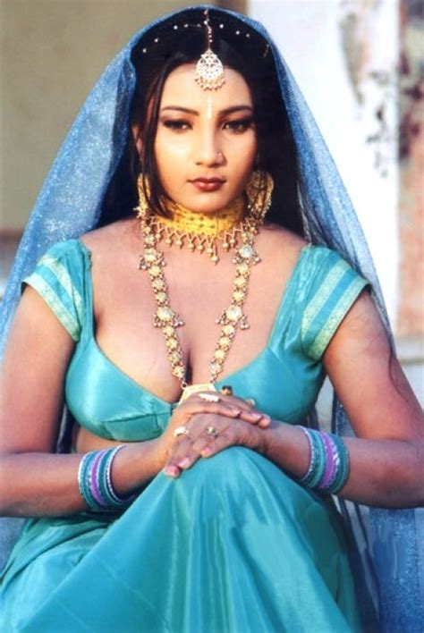 Indian models hot photo shoot, hot and spicy cleab. Hot Amature Mallu Aunties From India: aunty in Blue saree ...
