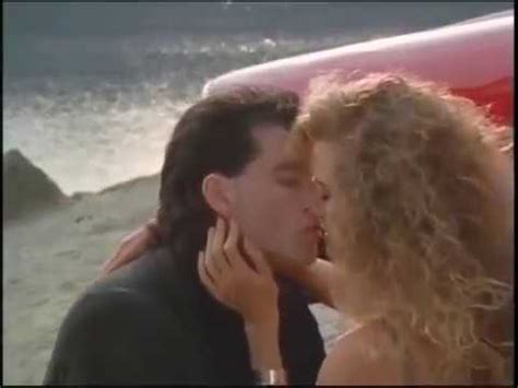 John travolta and samuel l. The Experts Love scene John Travolta Kissing Kelly Preston ...