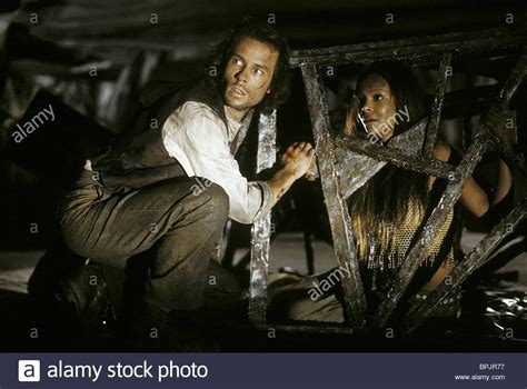 Guy pearce, jeremy irons, mark addy and others. GUY PEARCE, SAMANTHA MUMBA, THE TIME MACHINE, 2002 Stock ...