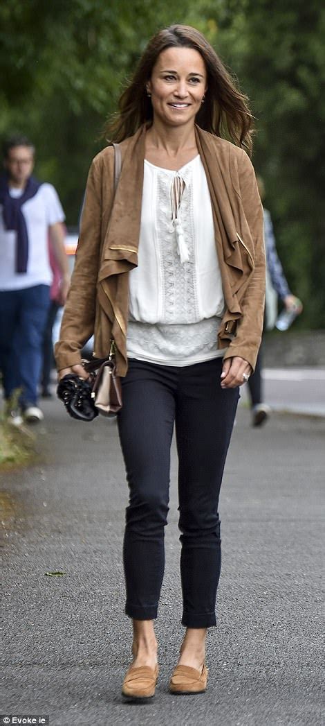 El hermano de kate middleton asegura que convertirse en cuñado del príncipe guillermo y en una figura pública le afectó. Pippa Middleton strolls through Irish village with husband ...