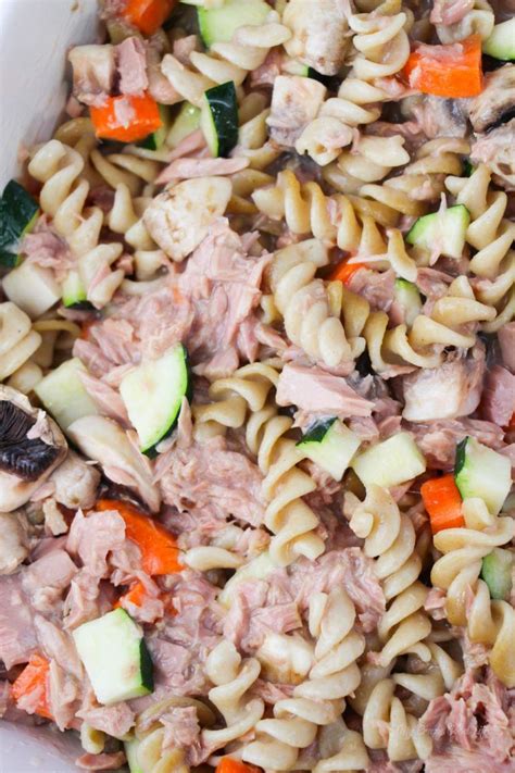 Adjust the salt and serve in cold soup bowls with chives sprinkled on top. This healthy tuna casserole contains homemade cream of mushroom soup an… | Easy healthy lunch ...
