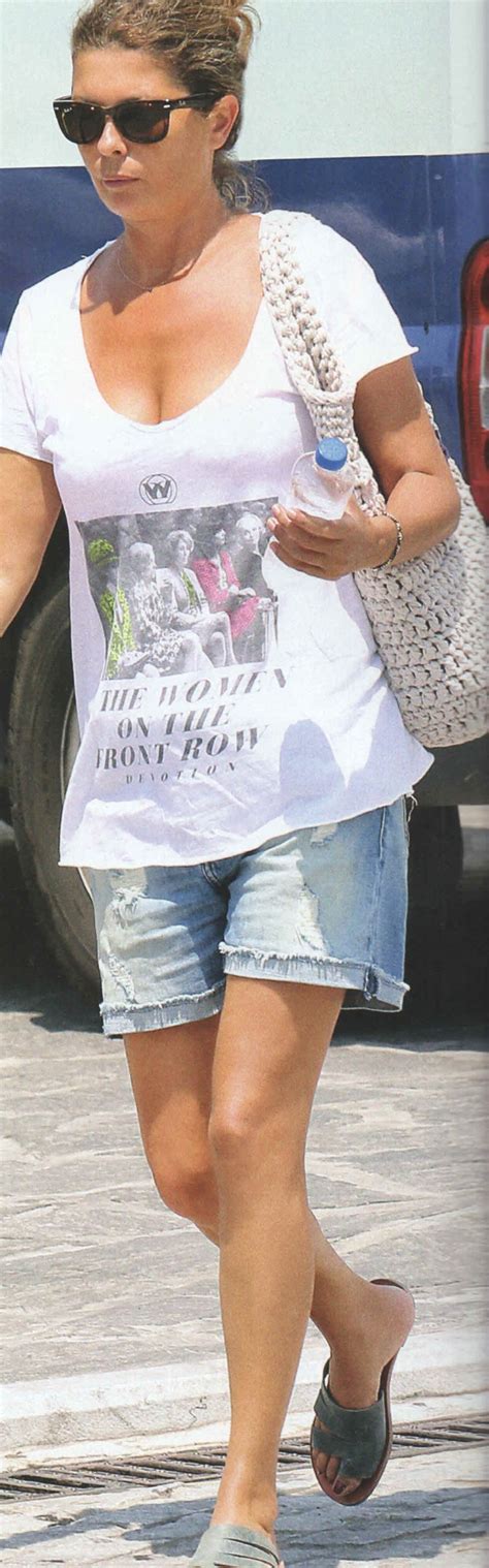 ‍ γνωστοί με αυτό το όνομα. Σοφία Αλιμπέρτη: Βόλτες στην Πάρο με ατημέλητο look και ...