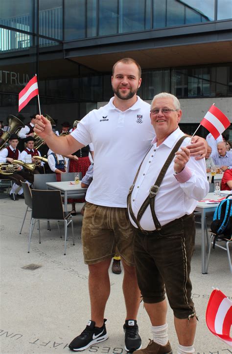 Lukas weißhaidinger bei der einkleidung für die olympischen sommerspiele in rio de janeiro 2016. "Danke fürs gute Essen, Mama!": Lukas Weißhaidinger kehrt ...