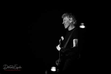 Traditional & mixed media artist. Roger Waters live in Rome | © Denise Esposito www ...