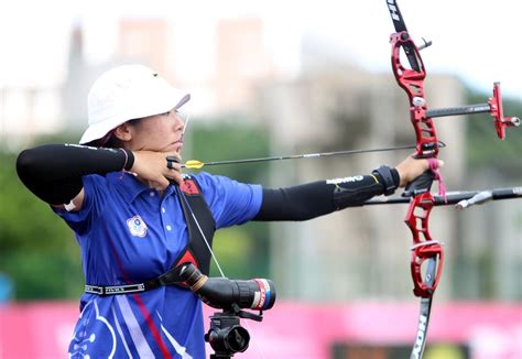 • 只要花三分鐘就讓你學會如何看懂奧運的射箭比賽 此為world archery , archery 360 所製作的影片, 經由 傳說射箭 將中文字幕加上, 以方便更多亞洲人以. 韓國奧運射箭金牌2人落馬 臺灣譚雅婷、陳怡瑄晉金牌戰 | 運動星球 sportsplanetmag