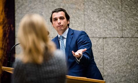 Thierry baudet heeft met zijn forum voor democratie een monsterzege behaald. Lokale SP-fractievoorzitter vertrekt vanwege nazibeschuldiging Baudet - NRC