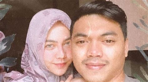 Berikut empat fakta wanita yang akrab disapa. Pesinetron Istri Pesepak Bola Alfath Fathier Kini Berhijab ...