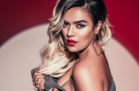 Karol g es reconocida por la academia latina de grabación al ser nominada en 4 categorías a la anuel aa y karol g pasaron el confinamiento juntos en miami, con excepción del periodo en el que. Karol G Presents her new Video - 'Mi cama' - Celebrity ...