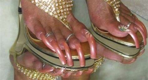 Uñas falsas para pies para colorear pedicura 24 clavos artificiales de material acrílico beige en 12 tamaños diferentes para ser utilizado para la boda de la boda de la playa aletas de verano sandalias. 10 fotos de uñas de los pies extra largas. En serio, estos ...