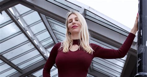 She is the author of several works about the financial crisis, women's rights, and critiques of capitalism. Kajsa Ekis Ekmans inställda gig - konflikter och ...
