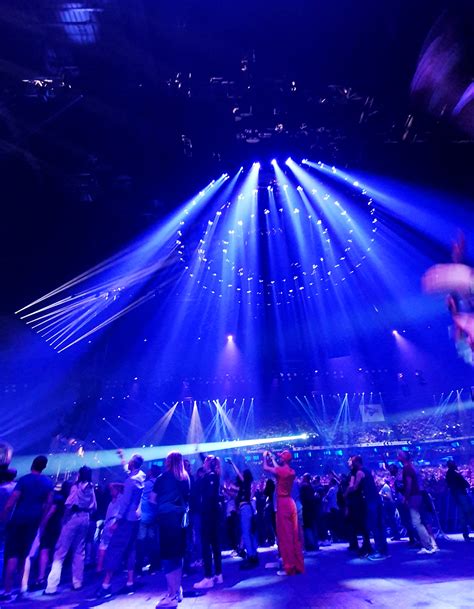 À bercy in 2006, which took place at the bercy. Mylène Farmer 2019 : les lives vus par 4 garçons qui ont rêvé