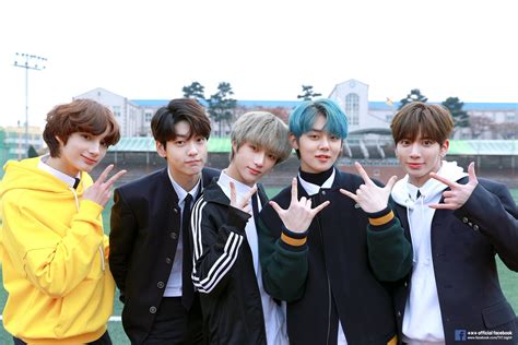 Bang si hyuk (방시혁) is a south korean producer and music executive. Bang Si Hyuk Treated TXT To A Jaw-Droppingly Expensive ...