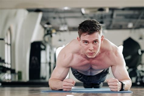 Viele vergessen im eifer des gefechts, dass training zuhause die nachbarn stören kann. 47 Top Pictures Brustmuskeltraining Zu Hause Mann ...