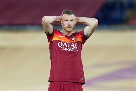 Roma'nın başına geçen jose mourinho'nun edin dzeko'yu kadroda istememesi üzerine beşiktaş harekete geçti. Inter & Juventus Interested In Roma Striker Edin Dzeko ...