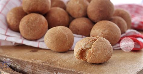 Formate tante palline, le mie pesano 10g l'una, adagiatele su carta da forno e cuocetele a 180 g per circa 15 minuti. CASTAGNOLE SALATE AL FORNO ricetta croccanti fuori morbide ...