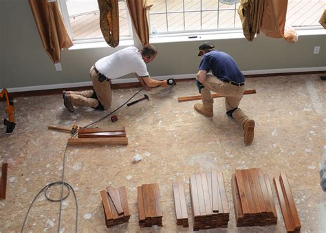 Durch die interessannte oberflächenstruktur auf der man die einzelnen späne deutlich sieht, sind sie auch für sichtbare einrichtungen nutzbar. Laminat auf OSB-Platten verlegen » Darauf ist zu achten